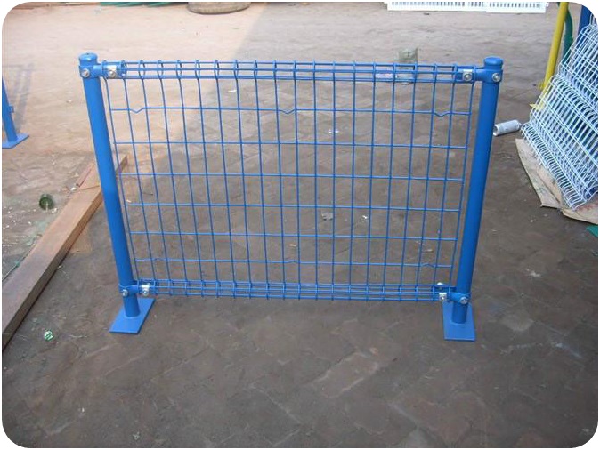 Double Loops Wire Fence