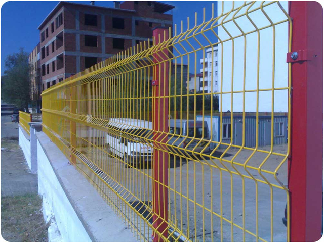 Triangle Bend Fence